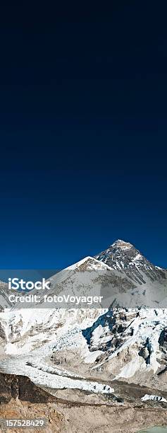 Khumbu Cascata De Gelo Do Monte Everest Panorama Cimeira De Estratosfera Vertical Himalaya Nepal - Fotografias de stock e mais imagens de Acampamento base