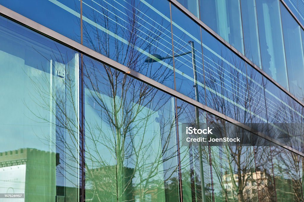 Edificio facciata di vetro aziendale - Foto stock royalty-free di Affari