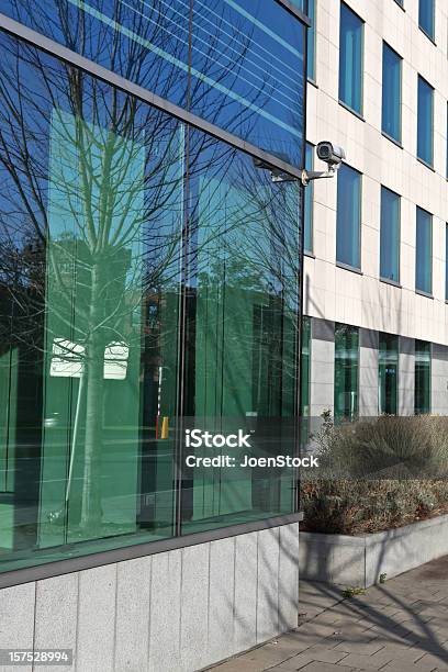 Cámara De Seguridad En Un Edificio Corporativo Bruselas Bélgica Foto de stock y más banco de imágenes de Arquitectura