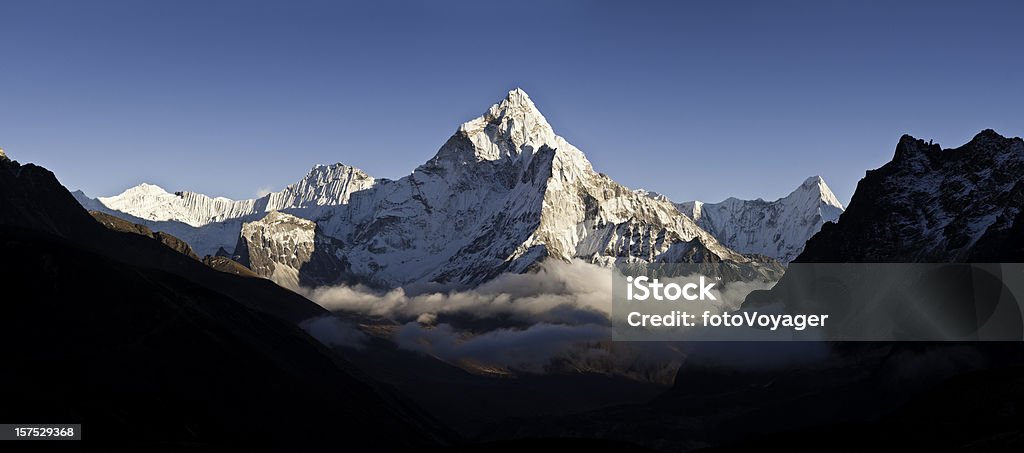 Le mont du Nuage blanc, Sommet montagne de panorama Ama Dablam Himalaya, Népal - Photo de Alpinisme libre de droits