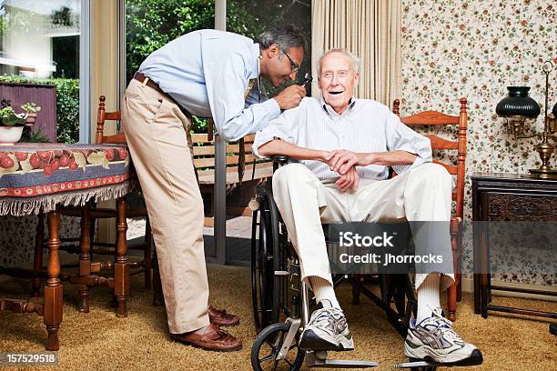 상급 의료 가정 방문 노인에 대한 스톡 사진 및 기타 이미지 - 노인, 일반의, 2명