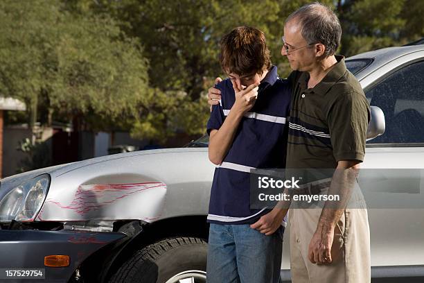 Teen Controlador - Fotografias de stock e mais imagens de Adolescente - Adolescente, Motorista - Ocupação, Preocupado