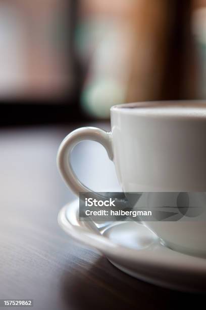 Photo libre de droit de Tasse De Café Et Soucoupe banque d'images et plus d'images libres de droit de Aliments et boissons - Aliments et boissons, Blanc, Boisson