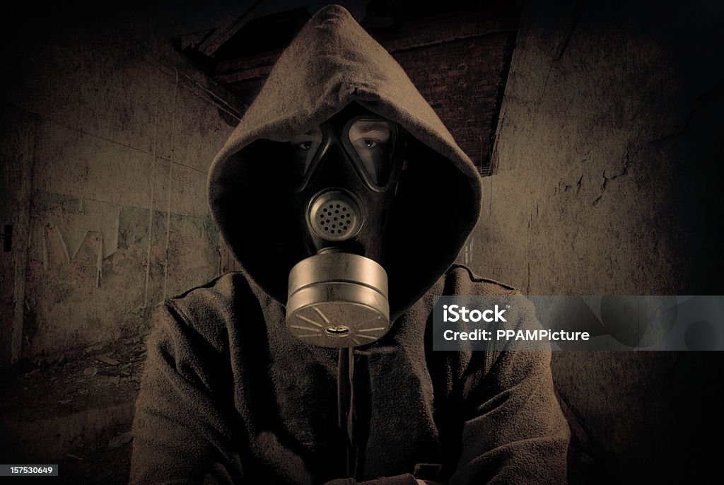 Sidelæns udmelding stribet Person In Hood Wearing Gas Mask Stock Photo - Download Image Now -  Unpleasant Smell, Gas Mask, Aggression - iStock