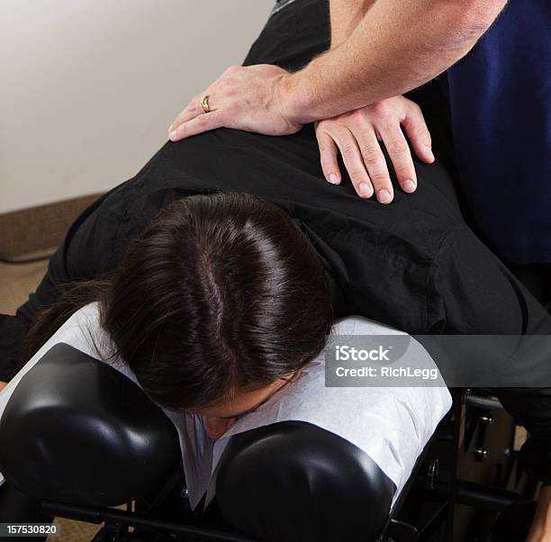 Chiropraktiker Patienten Stockfoto und mehr Bilder von Chiropraktische Therapie - Chiropraktische Therapie, Allgemeinarztpraxis, Alternative Medizin