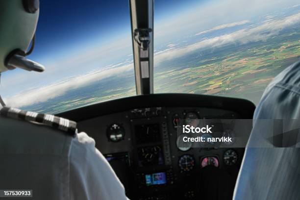Widok Z Kabiny Samolotu W Trakcie Lotu - zdjęcia stockowe i więcej obrazów Kabina - Kabina, Pilot, Pilotować