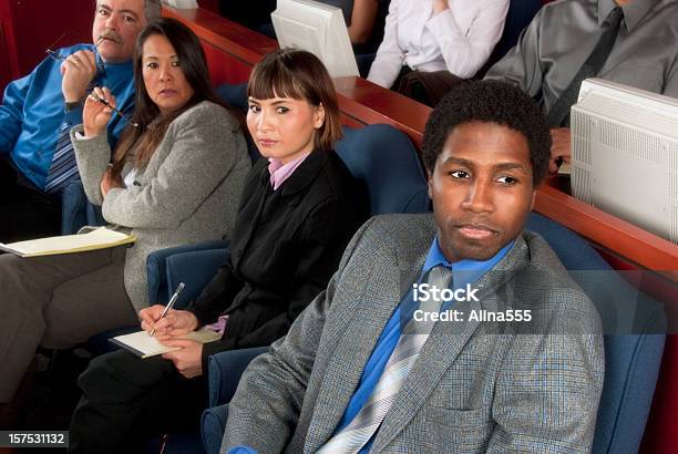 Diversos Membros Do Júri No Tribunal Federal - Fotografias de stock e mais imagens de Bancada do Júri - Bancada do Júri, Jurado, Variação