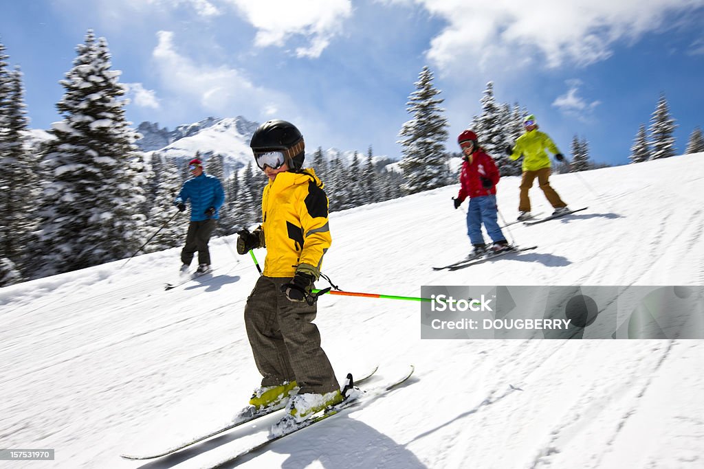 Ski en famille - Photo de Ski libre de droits