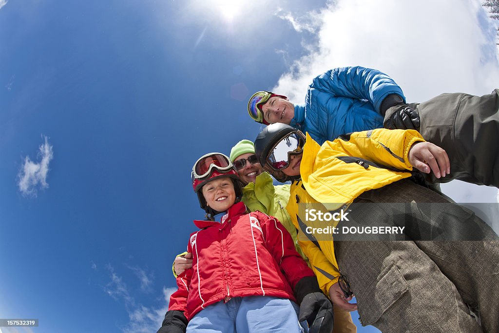 Famiglia vacanza di sci - Foto stock royalty-free di Adulto