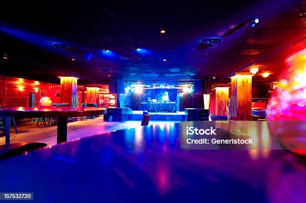 Nachtclub Stockfoto und mehr Bilder von Diskothek - Diskothek, Lokal, Bartresen