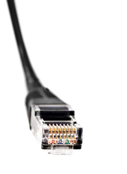cable lan rj45 negro con conector macho aislado - cat5 rj45 cable network connection plug fotografías e imágenes de stock