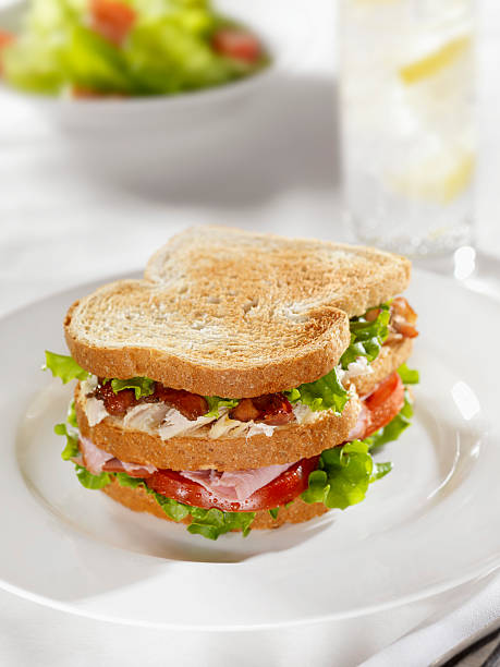 клубный сэндвич с садовым салатом - sandwich club sandwich ham turkey стоковые фото и изображения