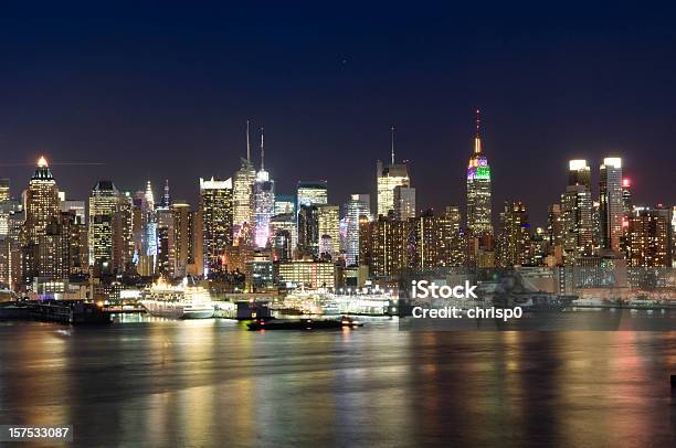 De Nueva Yorkmidtown Manhattan En Crepúsculo Foto de stock y más banco de imágenes de Agua - Agua, Aire libre, Anochecer