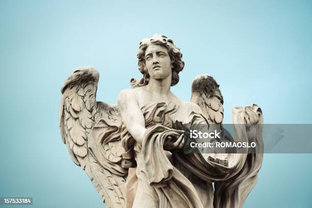 Angel Na Ponte De Santangelo Em Roma Itália — стоковые фотографии и другие картинки Ангел - Ангел, Статуя, Рим - Италия