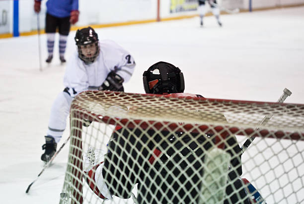 istock Hockey Goaltender Action Shot 157533203