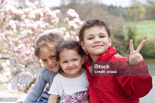 Drei Glückliche Kinder Stockfoto und mehr Bilder von 2-3 Jahre - 2-3 Jahre, 4-5 Jahre, 6-7 Jahre