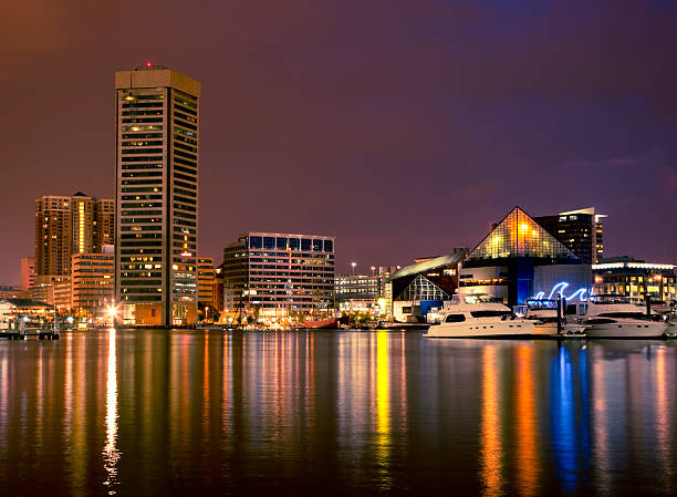 Baltimore Inner Harbor escena de noche - foto de stock