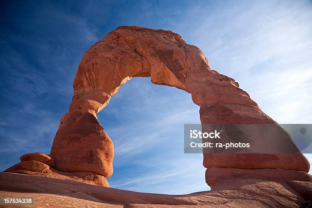 Delicate Arch Parque Nacional De Los Arcos Utah Foto de stock y más banco de imágenes de Aire libre - Aire libre, Arco natural, Color - Tipo de imagen