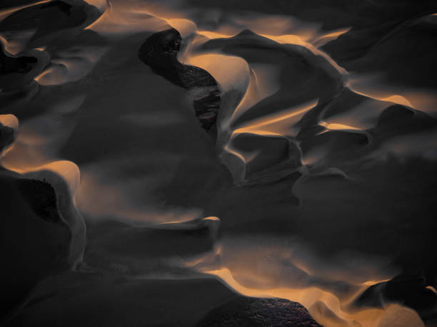 dune di sabbia aeree astratte - majestic landscape arid climate beach foto e immagini stock
