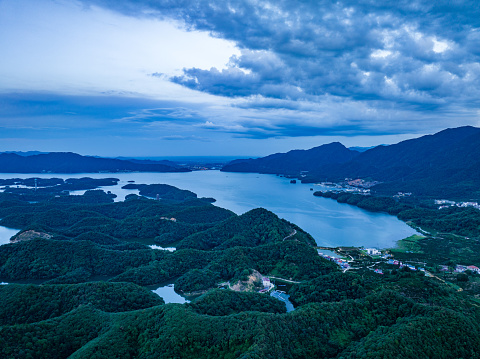 Aerial photography of the landscape of Qiandao Lake, Zhelin Lake, West Sea, Lushan Mountain under the blue sky and white clouds