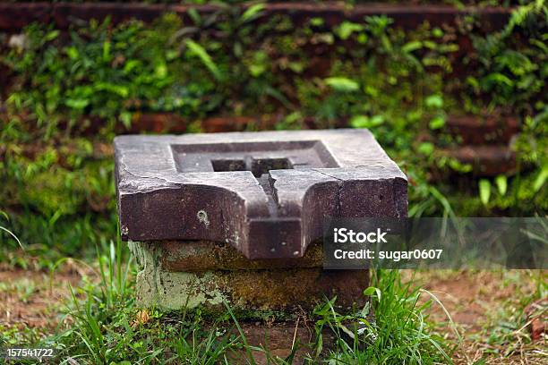 Lingam Shiva Pedra De Culto Em Montanhas Hindu Templos - Fotografias de stock e mais imagens de Arquitetura