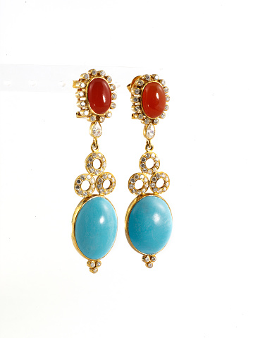 Chic elegant earrings with gold and gemstones