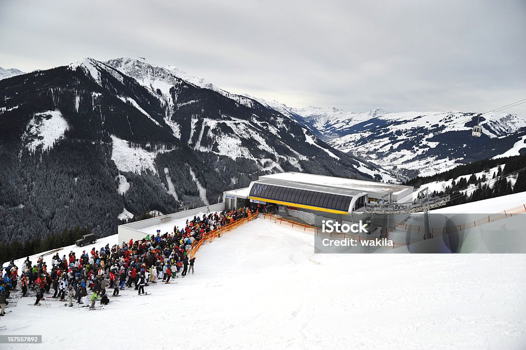 번에 리프스-Warteschlange - 로열티 프리 스키 리프트 스톡 사진