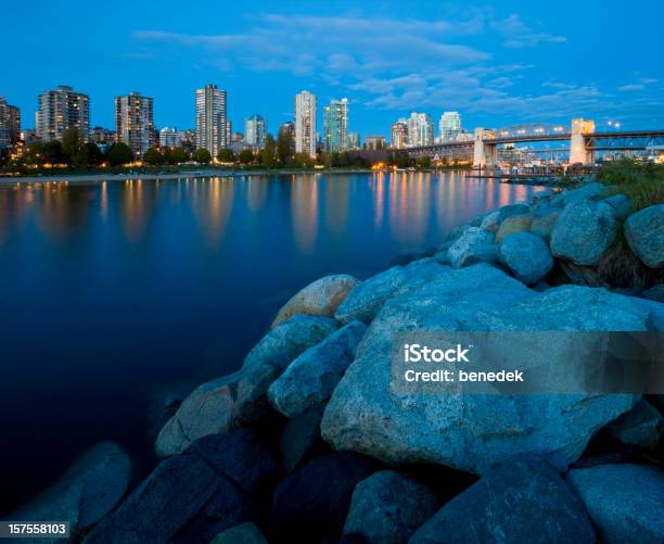 Vancouver Canadá - Fotografias de stock e mais imagens de Anoitecer - Anoitecer, Apartamento, Azul