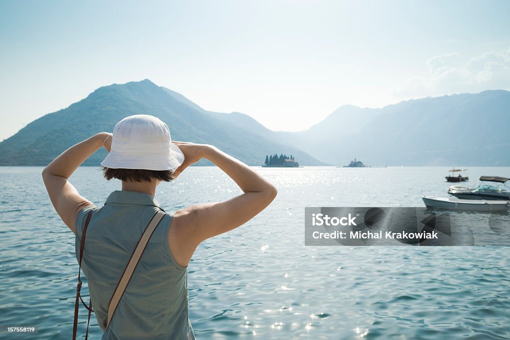 Olhando Baía Kotor - Foto de stock de Adulto royalty-free