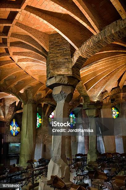 Деталь Gaudi Центральное Хранилище — стоковые фотографии и другие картинки Антонио Гауди - Антонио Гауди, Алтарь, Арка - архитектурный элемент