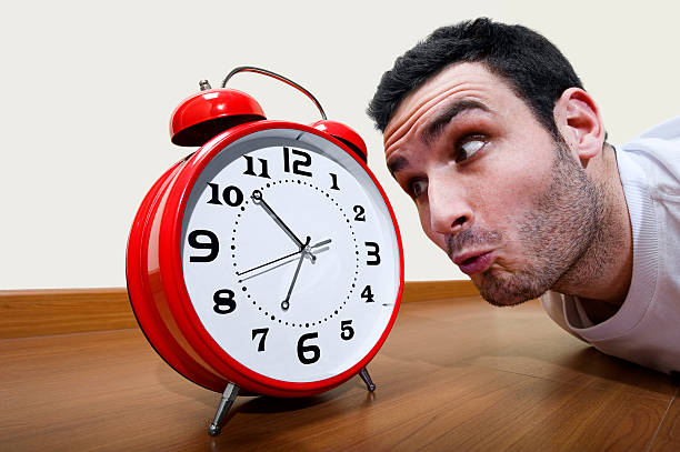 tiempo de activación - clock time alarm clock urgency fotografías e imágenes de stock