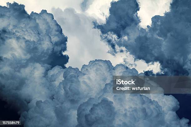 Foto de Nuvens e mais fotos de stock de Abstrato - Abstrato, Cloudscape, Inverno
