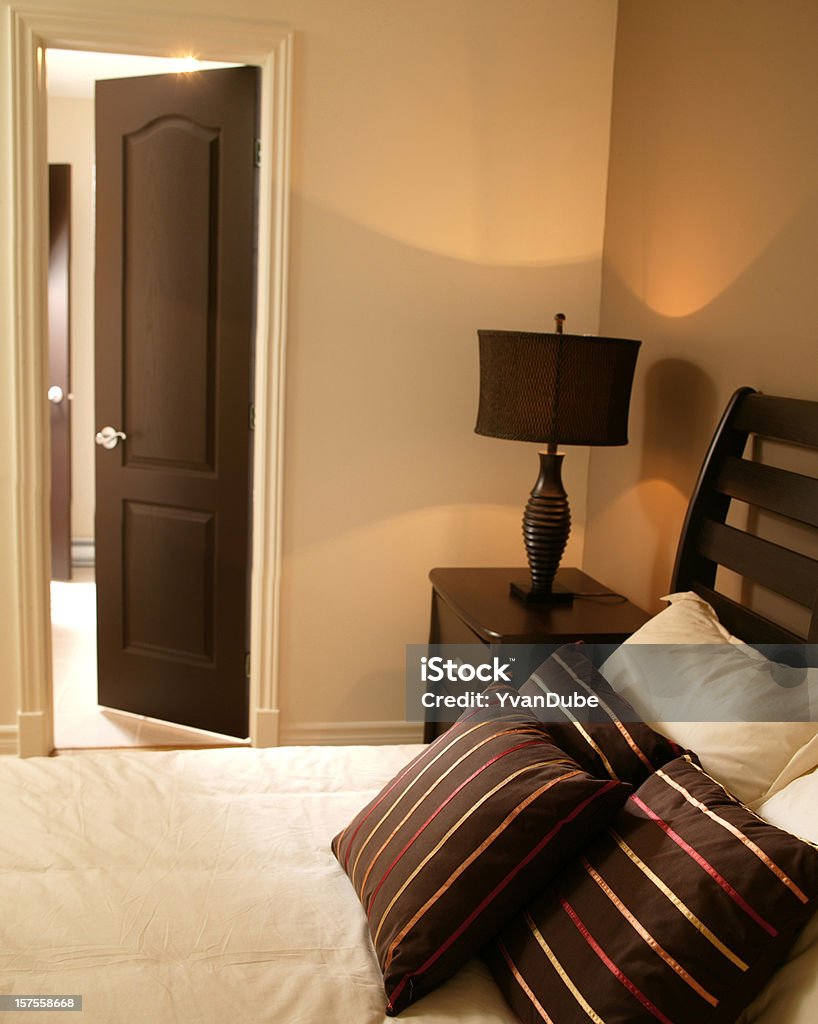 Quarto moderno hotel ou residência - Foto de stock de Aberto royalty-free