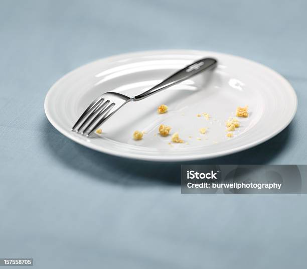 Weißen Teller Mit Völlig Zerkrümelt Zufrieden Mahlzeit Stockfoto und mehr Bilder von Teller