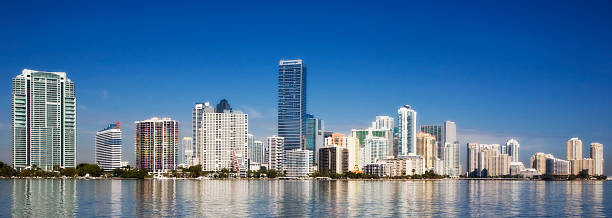 skyline panorama von der innenstadt von miami - rickenbacker causeway stock-fotos und bilder