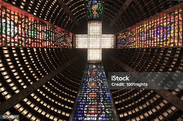 São Sebastiao Catedral Metropolitana - Fotografias de stock e mais imagens de Cruz religiosa - Cruz religiosa, Vitral, América do Sul