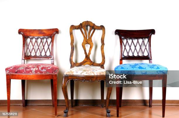 Tres Sillas De Época Foto de stock y más banco de imágenes de Silla - Silla, Antigualla, Muebles