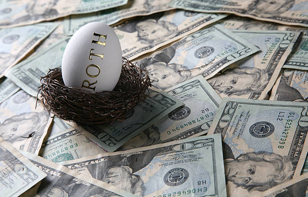 investir dinheiro em seu roth - investment mutual fund financial advisor nest egg - fotografias e filmes do acervo
