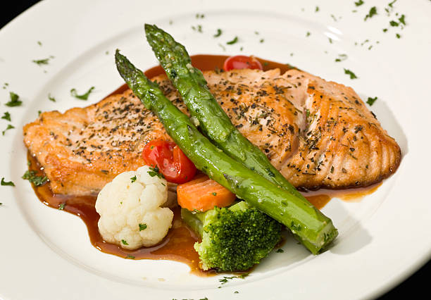 salmone in crosta di erbe - main course salmon meal course foto e immagini stock