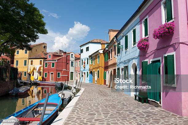 Foto de Burano Street e mais fotos de stock de Veneza - Itália - Veneza - Itália, Destino turístico, Itália