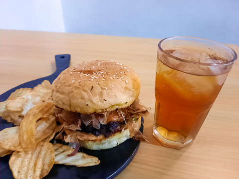 Meteora Burger And Fresh Tea Iced Drinks - Food And Drinks Menu