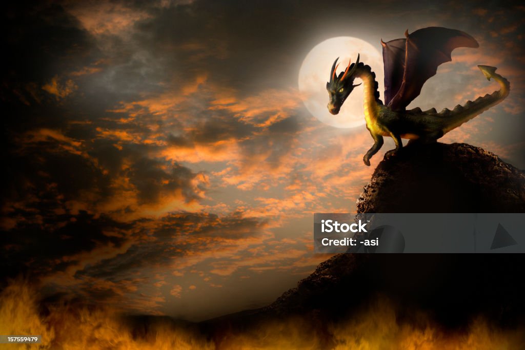 Dragão sobre um rochedo. - Royalty-free Dragão Ilustração de stock