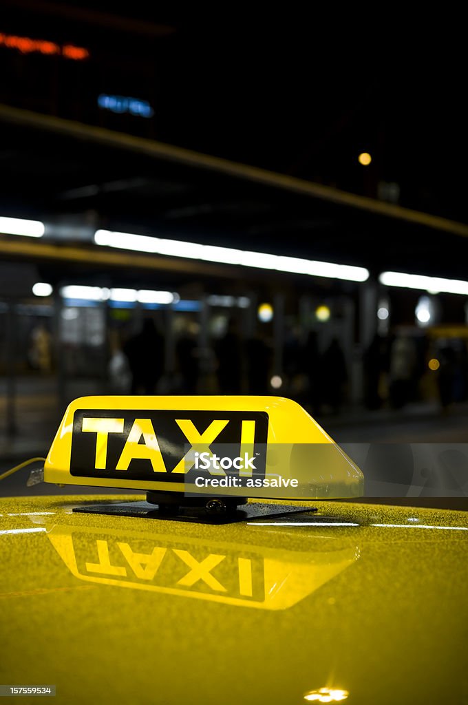 De táxi à noite - Foto de stock de Escuro royalty-free