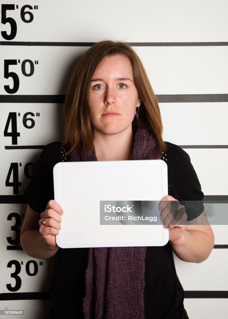 Mugshot di una donna - Foto stock royalty-free di Identificazione di individui sospetti