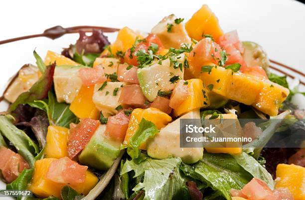 Photo libre de droit de Dés De Lavocat De La Mangue Et Salade De Tomates banque d'images et plus d'images libres de droit de Salade composée - Salade composée, Tropical, Fruit