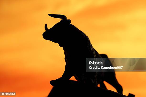 Bull Stockfoto und mehr Bilder von Berggipfel - Berggipfel, Bulle - Männliches Tier, Einzelnes Tier