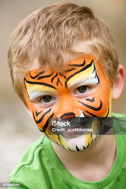 Photo libre de droit de Garçon Avec Visage Peint banque d'images et plus d'images libres de droit de Maquillage traditionnel du visage - Maquillage traditionnel du visage, Petits garçons, Enfant