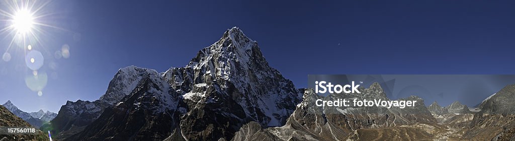 Snow summit decoro Himalaya montagne alta quota selvaggia panorama - Foto stock royalty-free di Alpinismo