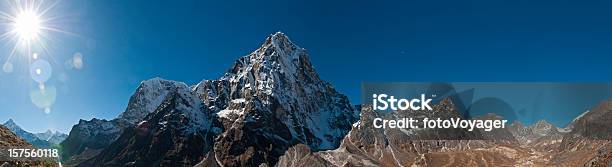 Snow Summit Decoro Himalaya Montagne Alta Quota Selvaggia Panorama - Fotografie stock e altre immagini di Alpinismo