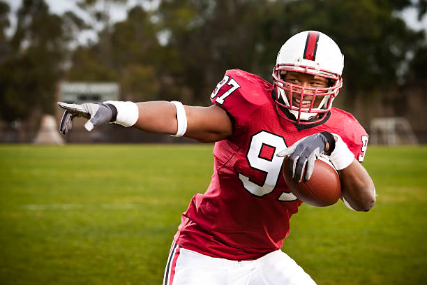 piłkarz świętowanie taniec - football sports helmet american football football helmet zdjęcia i obrazy z banku zdjęć